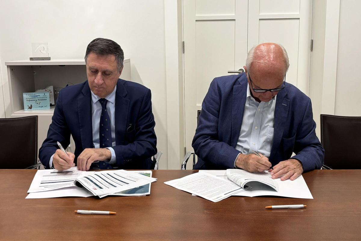 Alberto Cabré, y el presidente de Cajasiete, Fernando Berge