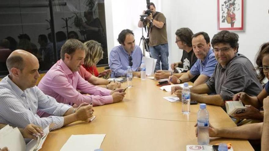 Reunión entre los miembros del PSOE, Guanyar y Compromís en la tarde de ayer.