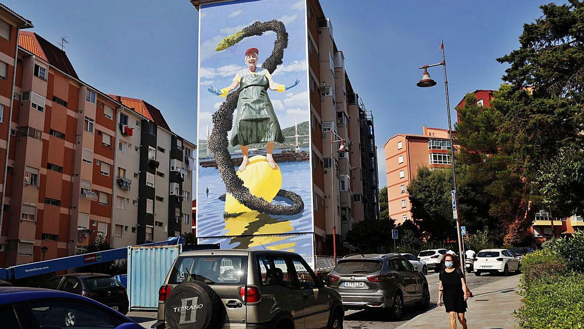 Mural de Yoseba M. P. en una medianera de la calle Vilagarcía, en Vigo.