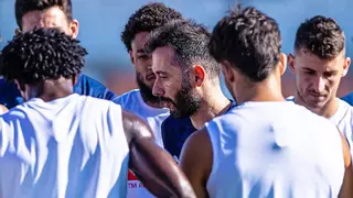Corberán sabe levantarse de los golpes del Barça