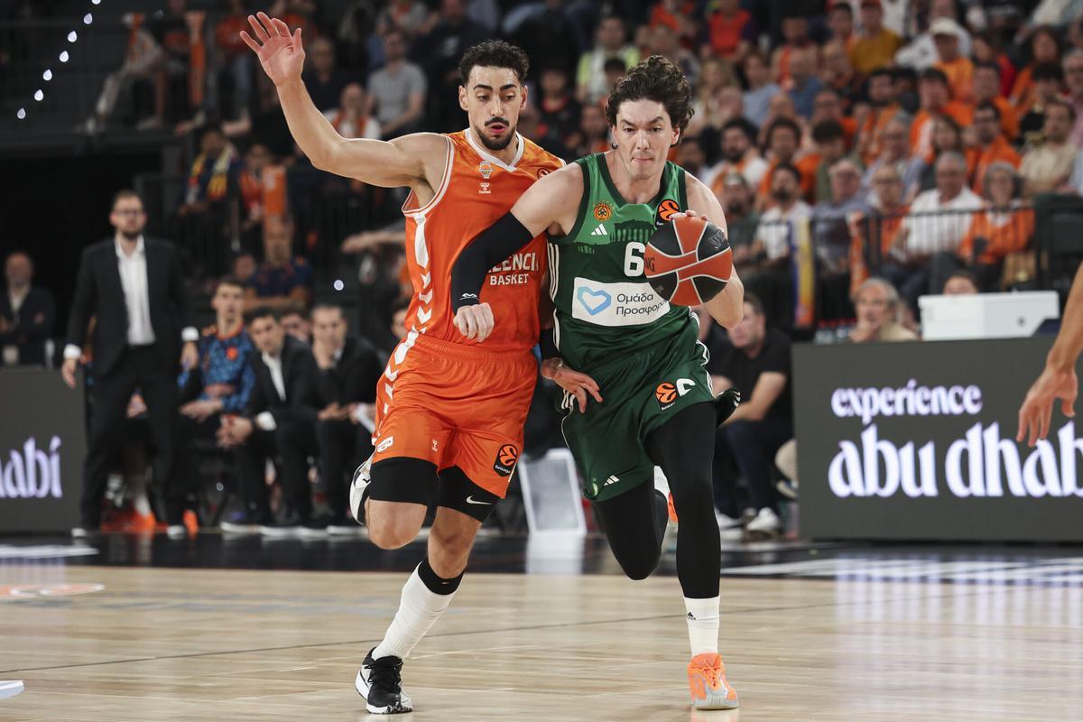 Josep Puerto of Valencia Basket and Cedi Osman of Panathinaikos AKTOR Athens in action during the EuroLeague Play Off Game 2 match between Valencia Basket and Panathinaikos Aktor Athens at Roig Arena on April 30, 2026 in Valencia, Spain. AFP7 30/04/2026 ONLY FOR USE IN SPAIN. Irina R. Hipolito / AFP7 / Europa Press;2026;SPAIN;SPORT;ZSPORT;BASKET;ZBASKET;Valencia Basket v Panathinaikos Aktor Athens - Euroleague 2025/2026 Play Off Game 2