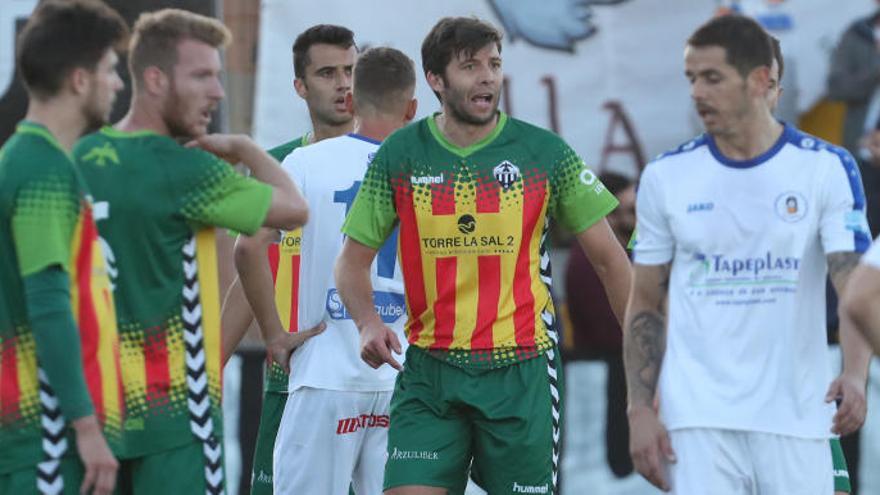 Dealbert jugando esta temporada con el Castellón.