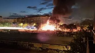 Directo | Dos heridos al arder seis barracas en un asentamiento de Bac de Roda en Barcelona