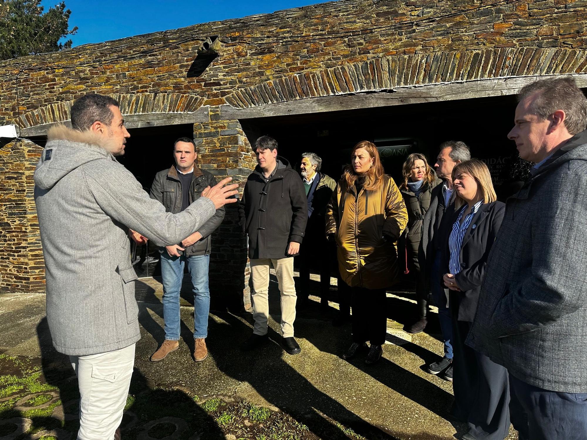 Visita institucional al emblemático castro de Coaña, de la Edad del Hierro