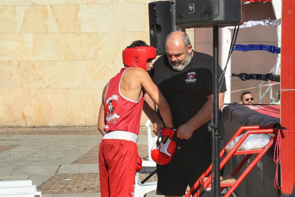 Los amantes del deporte se reúnen bajo la mirada de la Catedral zamorana