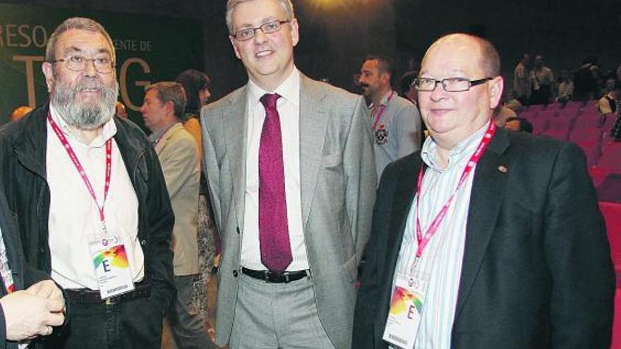 Por la izquierda, Cándido Méndez, Fabricio Hernández y Antonio Deusa, ayer en Madrid.