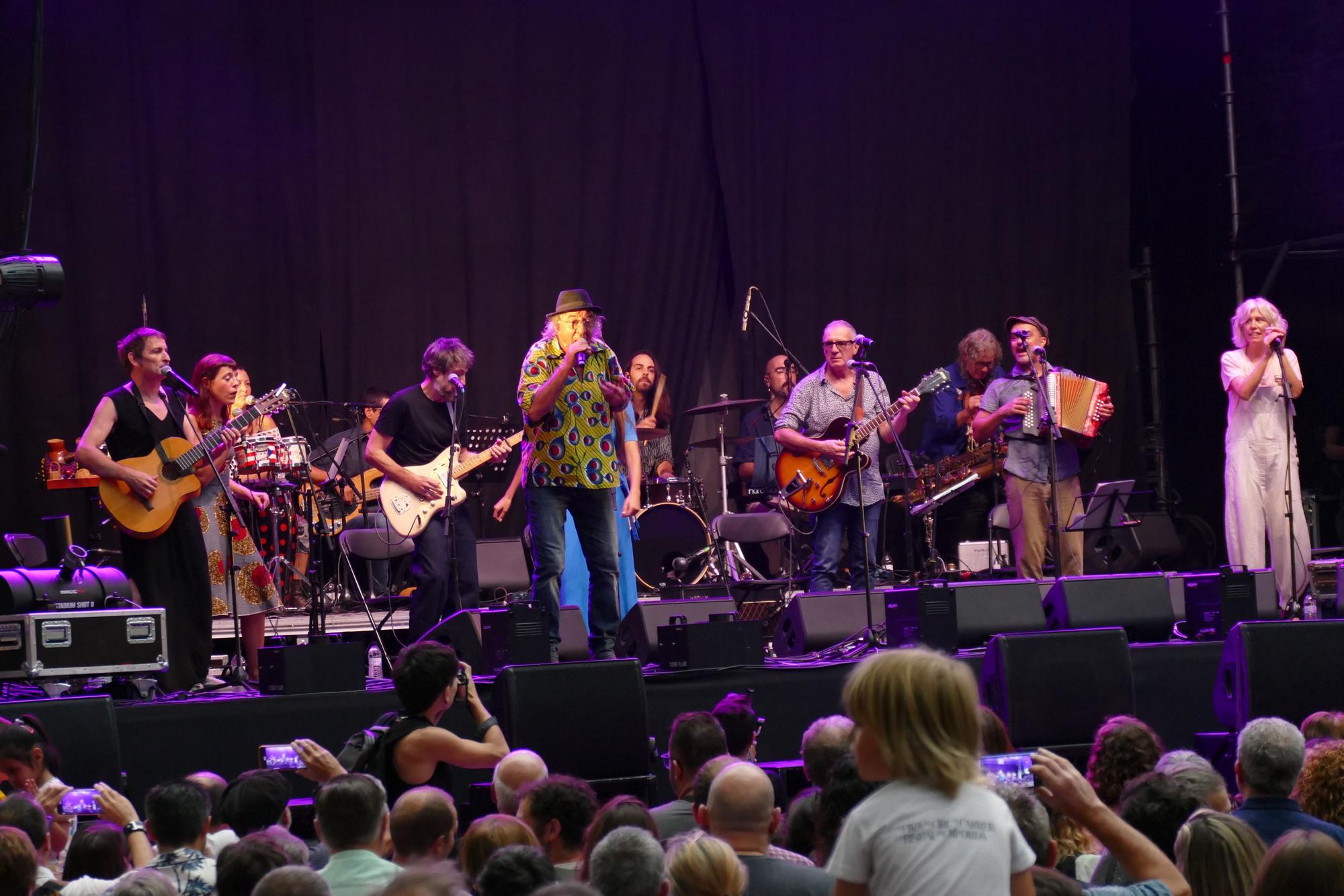 Llum, foc, confeti i molta música a la tercera nit d'Acústica