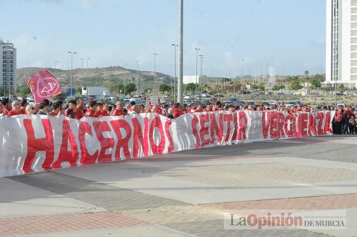 Tensión en la puerta de Nueva Condomina