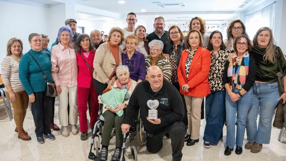 La capital extremeña cuenta con una nueva vecina que llega al siglo de vida.