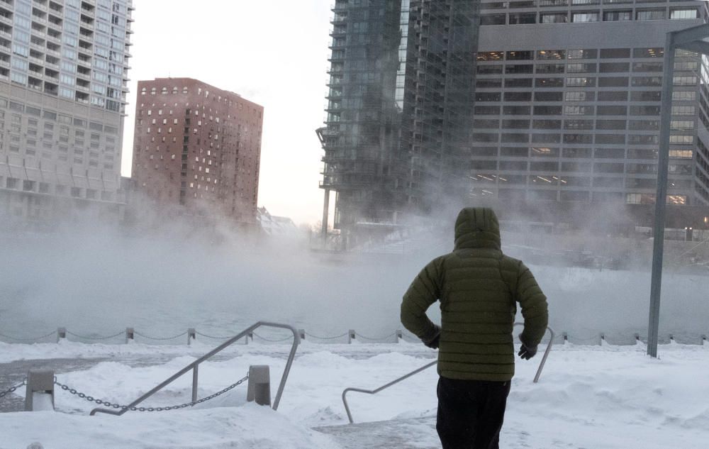 Imatges de la ciutat de Chicago, afectada pel vòrtex polar