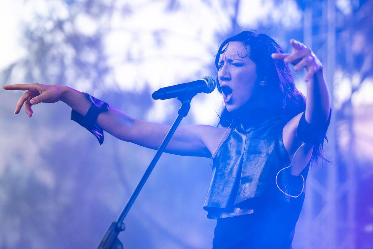 María Peláe, hace el pregón del Pride en la plaza Universitat