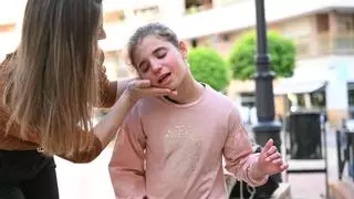 Un año de espera para hacer dos empastes a una niña con autismo severo en Alicante
