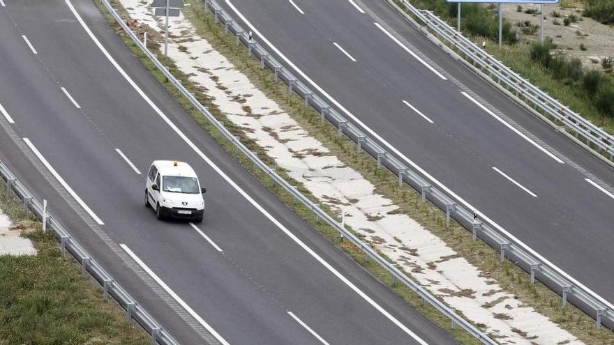 Un gallego de 52 años conduce 30 kilómetros en sentido contrario por la autovía entre Ribadeo y Navia