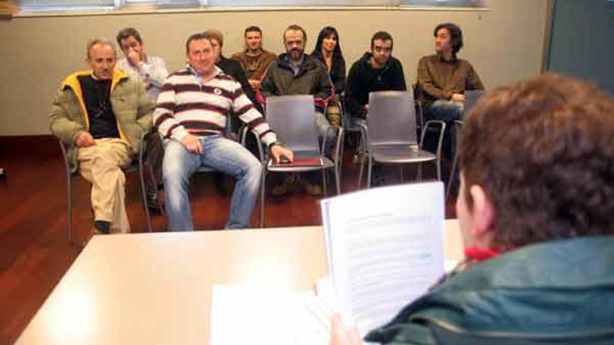 Rosa Abuín se reunió ayer con los hosteleros en el Auditorio de Vilagarcía.