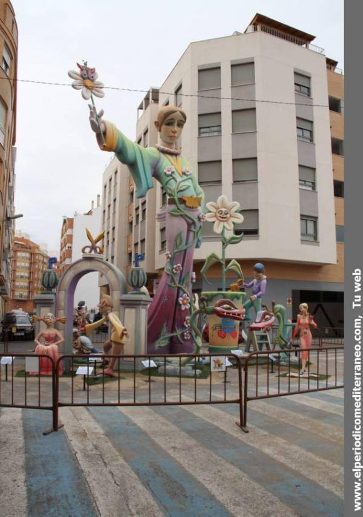 Las reinas falleras de Burriana visitan los monumentos