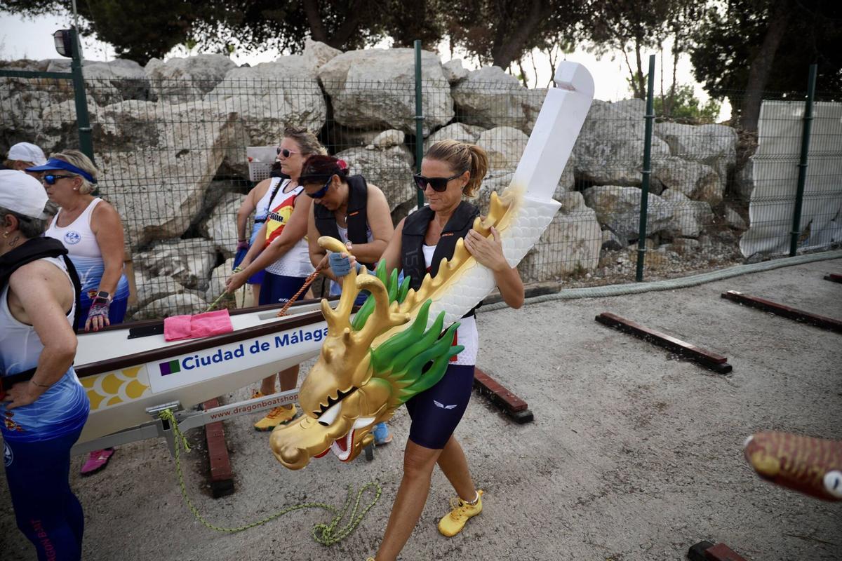 MLG 22-07-2026.-La Asociación española de Boat Dragón, formada por mujeres supervivientes de cáncer de mama, entrenan cada tarde en el pantalán ubicado en el puerto de la ciudad y donde han sido subcampeonas en Múnich.