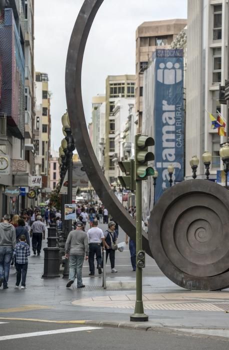 LAS PALMAS DE GRAN CANARIA A 04/06/2017. Ambiente dominical en la calle Mayor de Triana de Las Palmas de Gran Canaria. FOTO: J.PÉREZ CURBELO