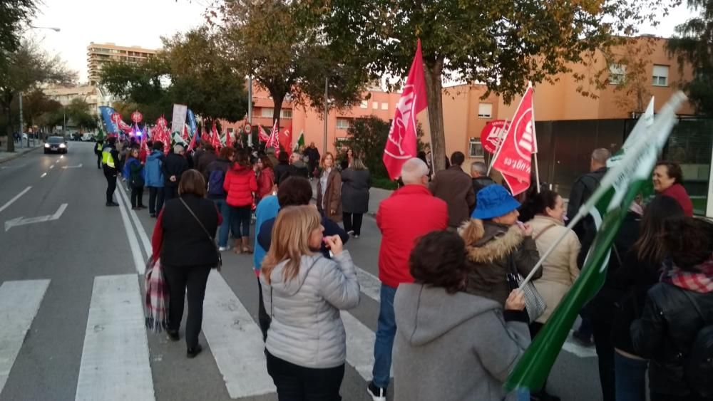 Manifestación de trabajadores de la Clínica Juaneda contra el ERE