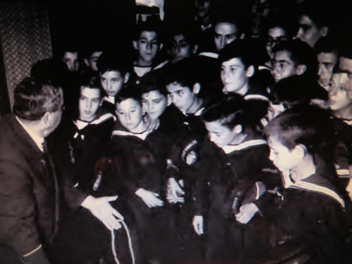 Un grupo de adolescentes de los Flechas Navales.