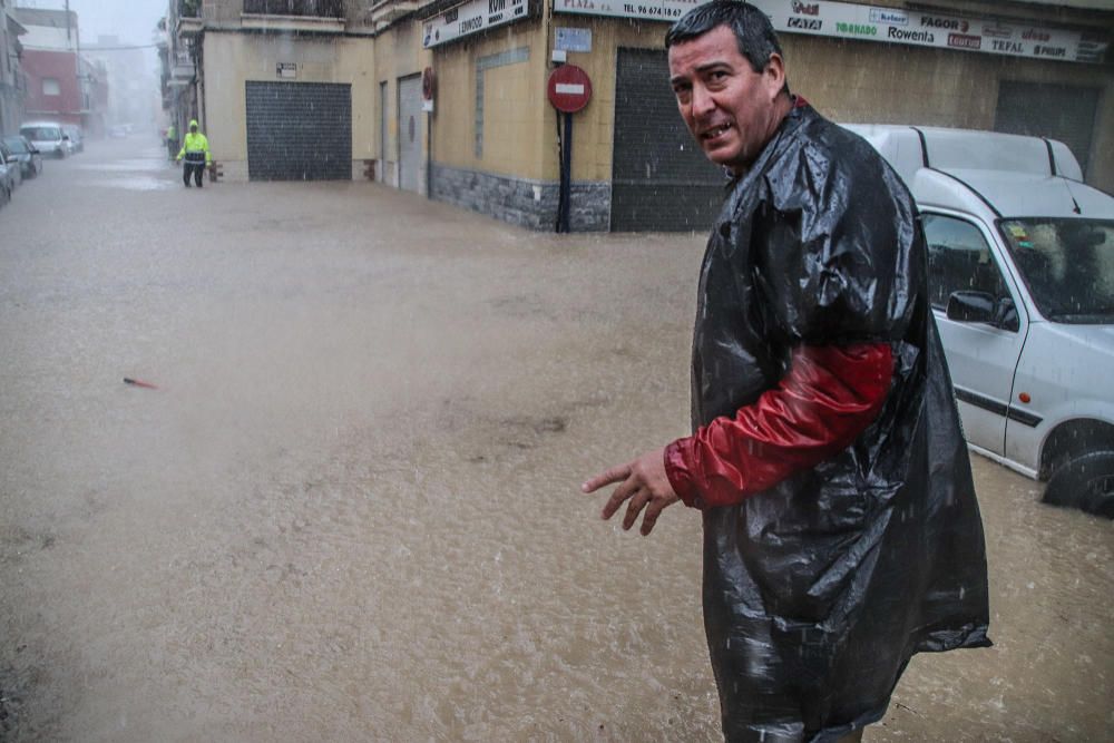 La gota fría deja Orihuela inundada y aislada