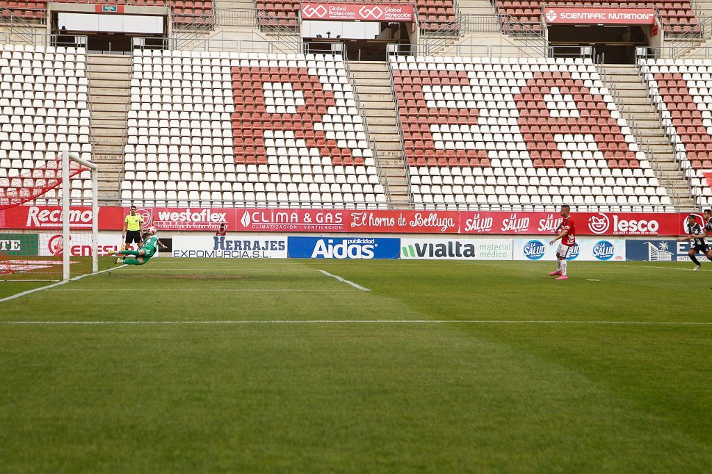 El Real Murcia no levanta cabeza (0-0)