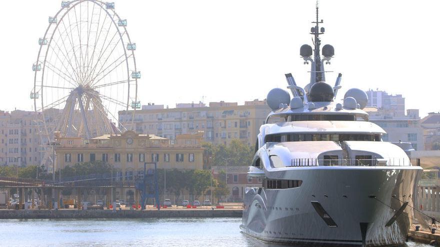 El yate del emir de Catar, atracado en el puerto de Málaga el pasado fin de semana.