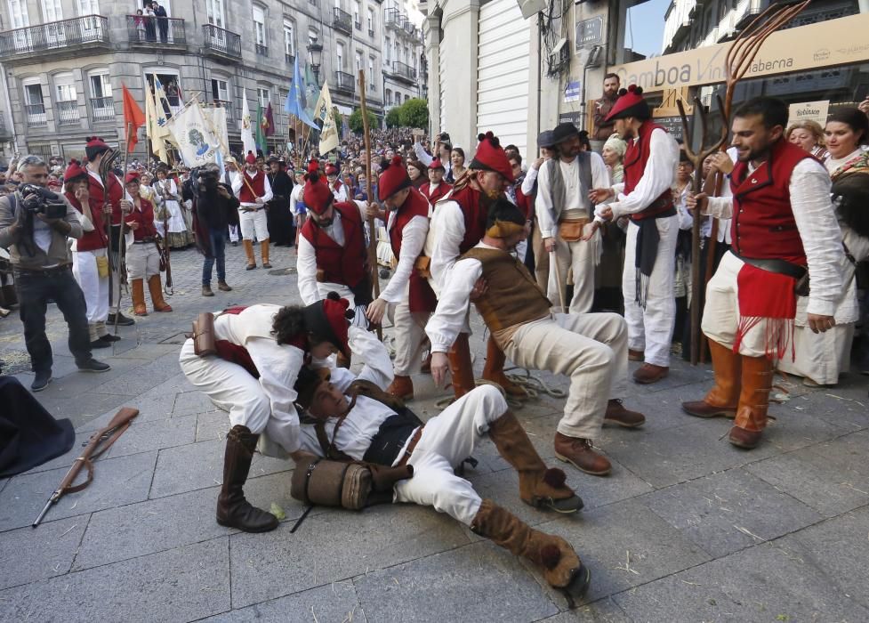 La representación de la Reconquista de Vigo vuelve a abarrotar las calles del Casco Vello de miles de vigueses