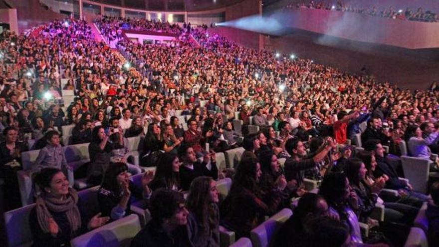 Publico asistente al concierto de Melendi en el Palacio de Congresos de Beiramar.  // Ricardo Grobas