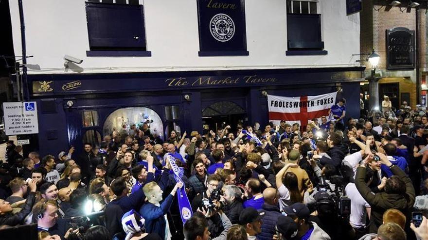 El Leicester invitará a pizza y cerveza a los hinchas antes del duelo con el Everton