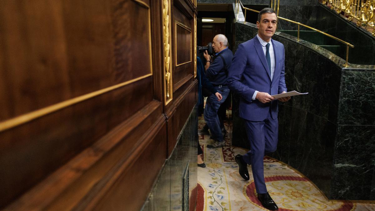 Sánchez: “Feijóo no se atreve a rechazar la moción de censura de Vox”.