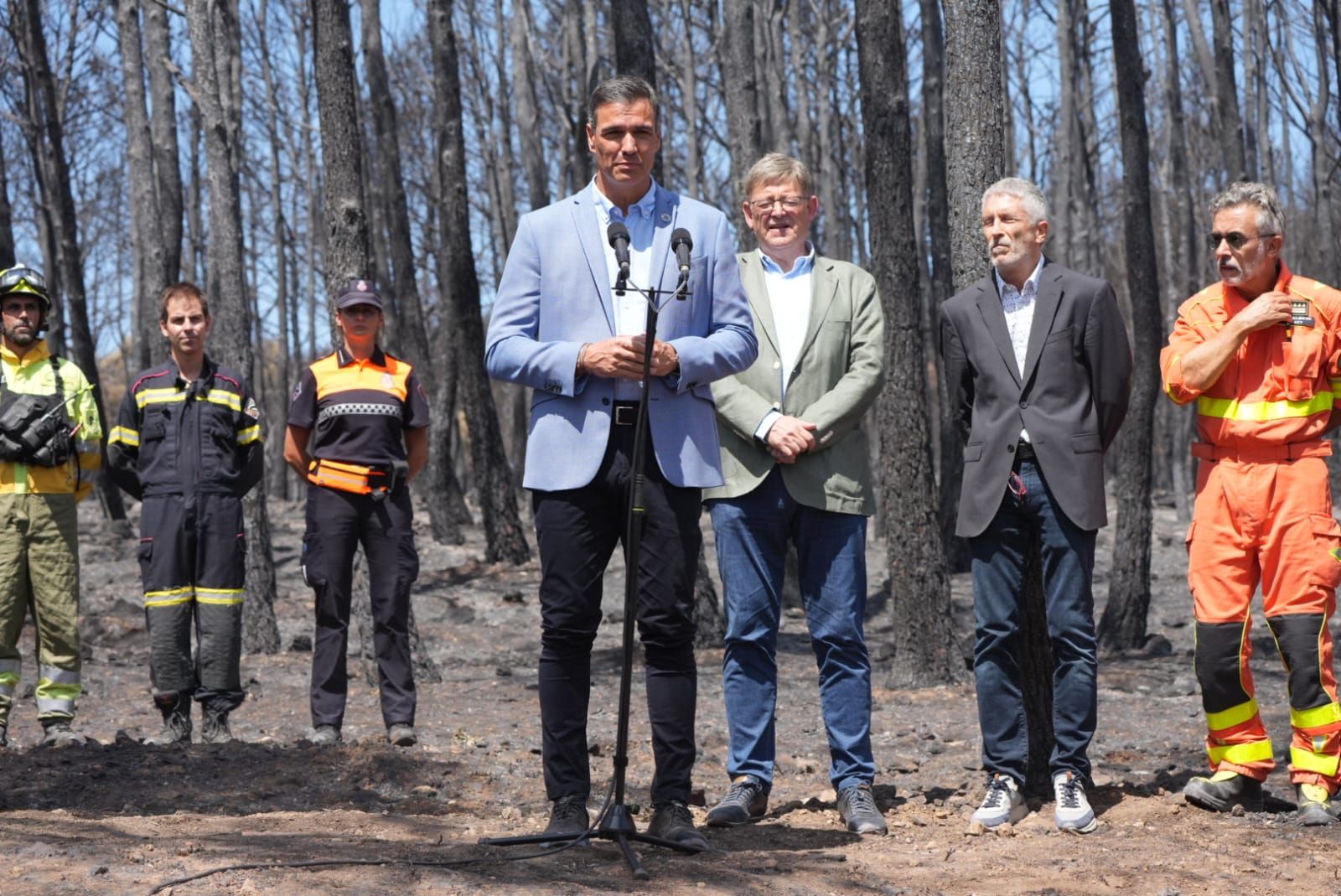 Las imágenes de la visita de Pedro Sánchez a la zona del incendio de Bejís