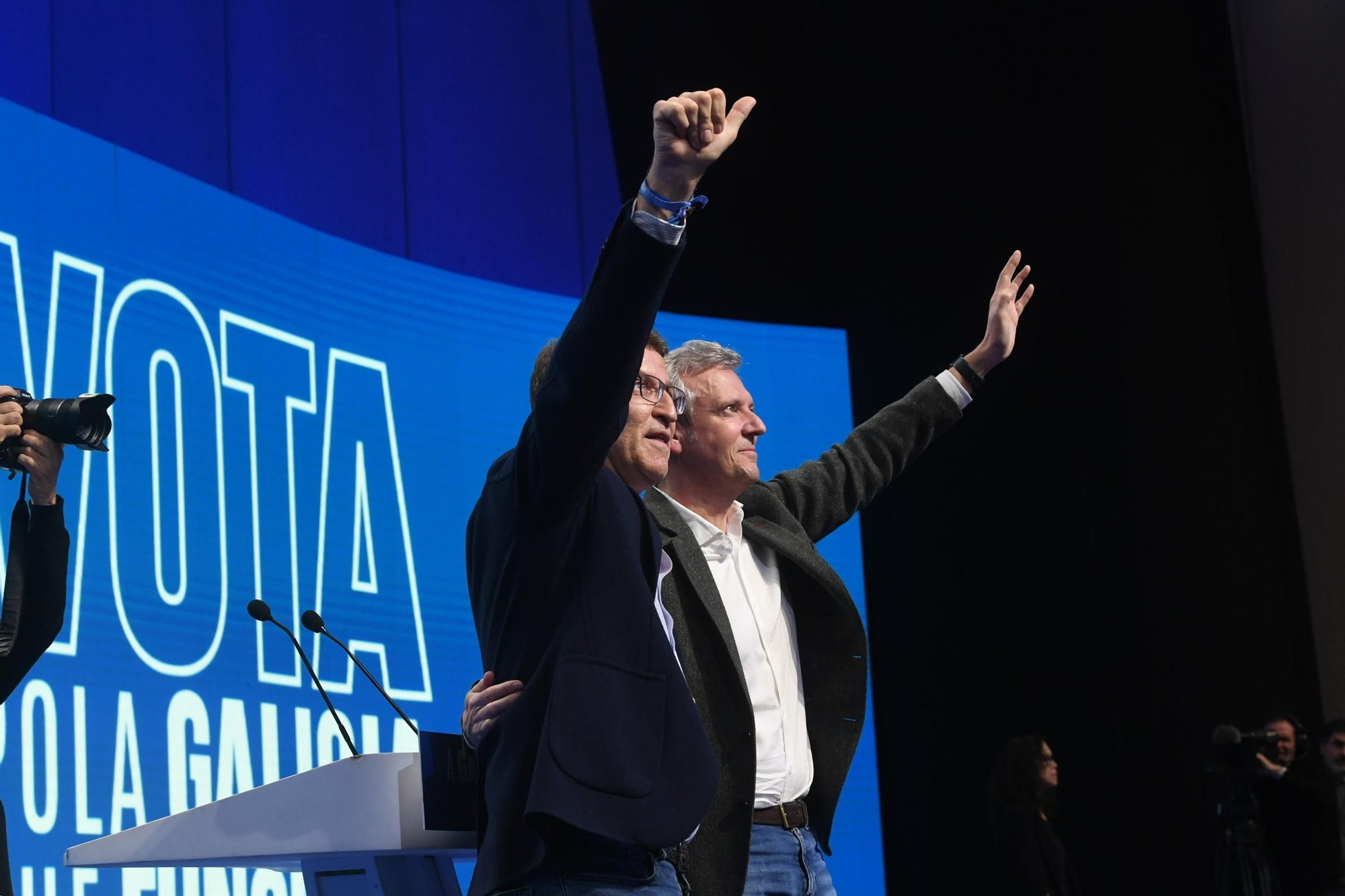 Feijóo se vuelca con Rueda en el cierre de campaña: "Le veo más presidente que nunca"