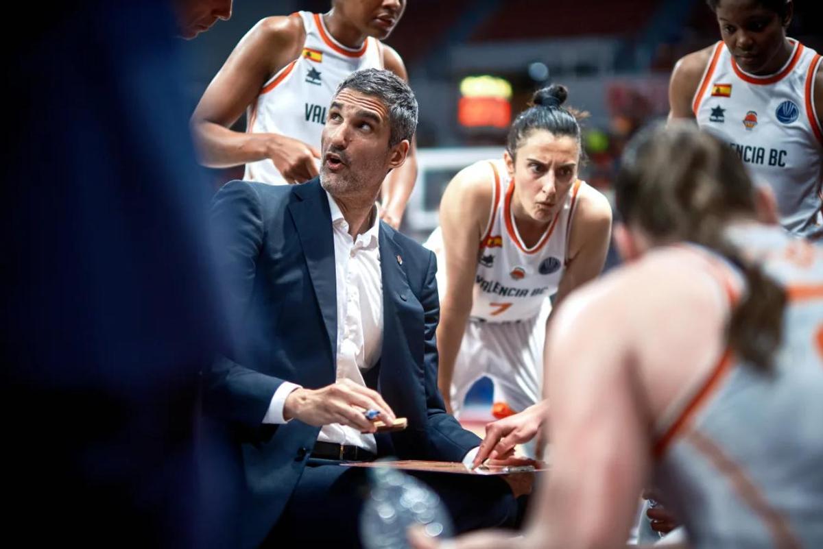 Rubén Burgos, durante un tiempo muerto de la semifinal