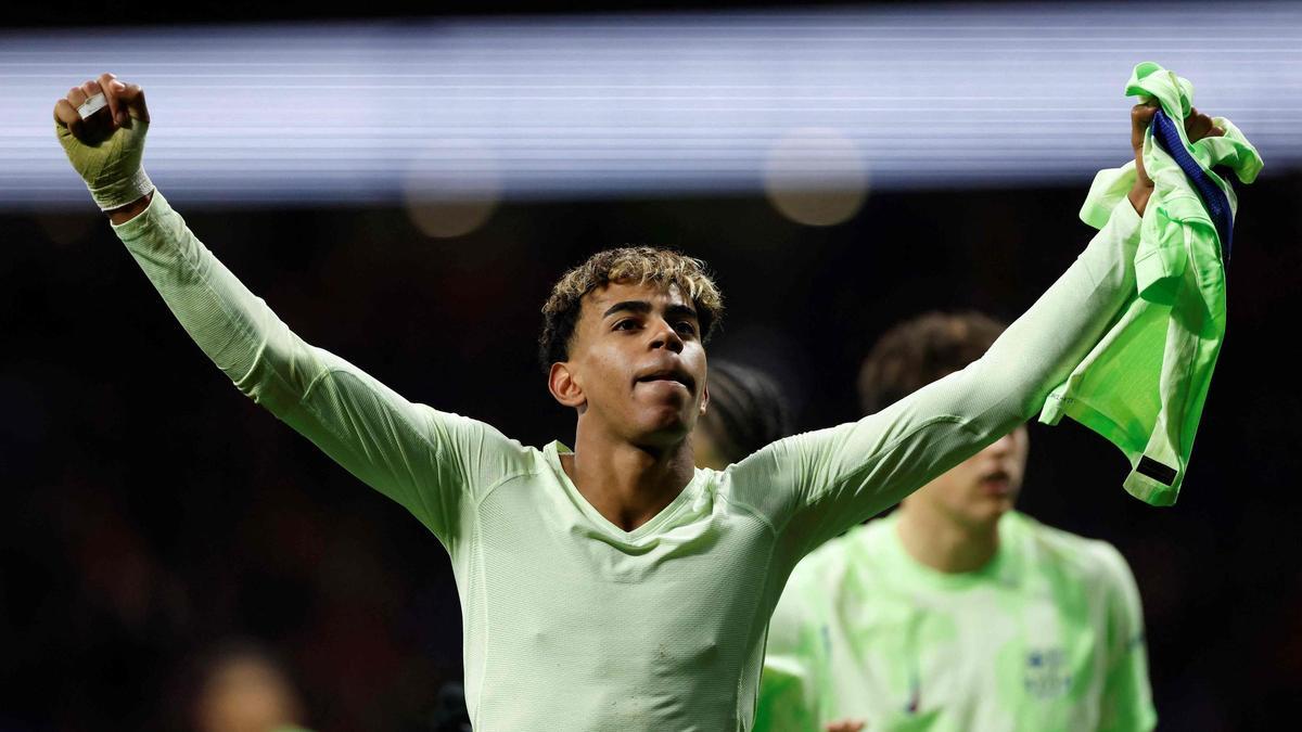 Lamine Yamal marca uno de los goles del triunfo del Barcelona en el Metropolitano.