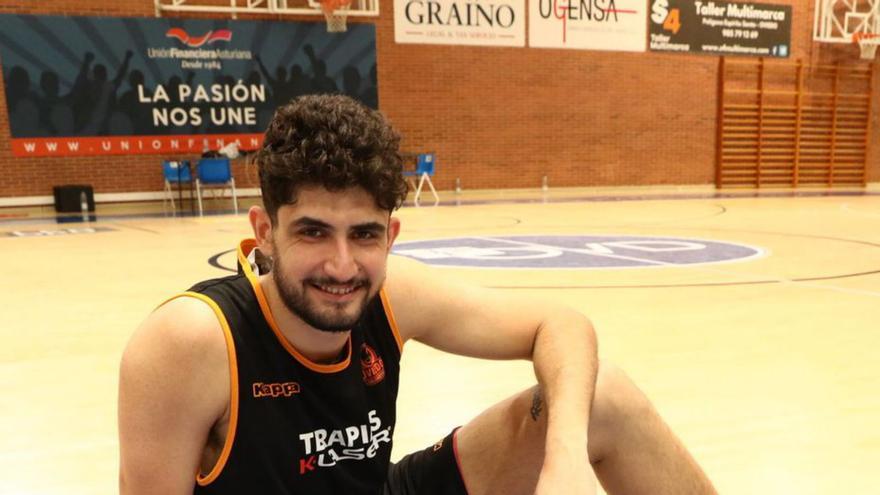 Marc Martí, dos años más en Alimerka Oviedo Baloncesto para seguir la progresión frenada por la lesión