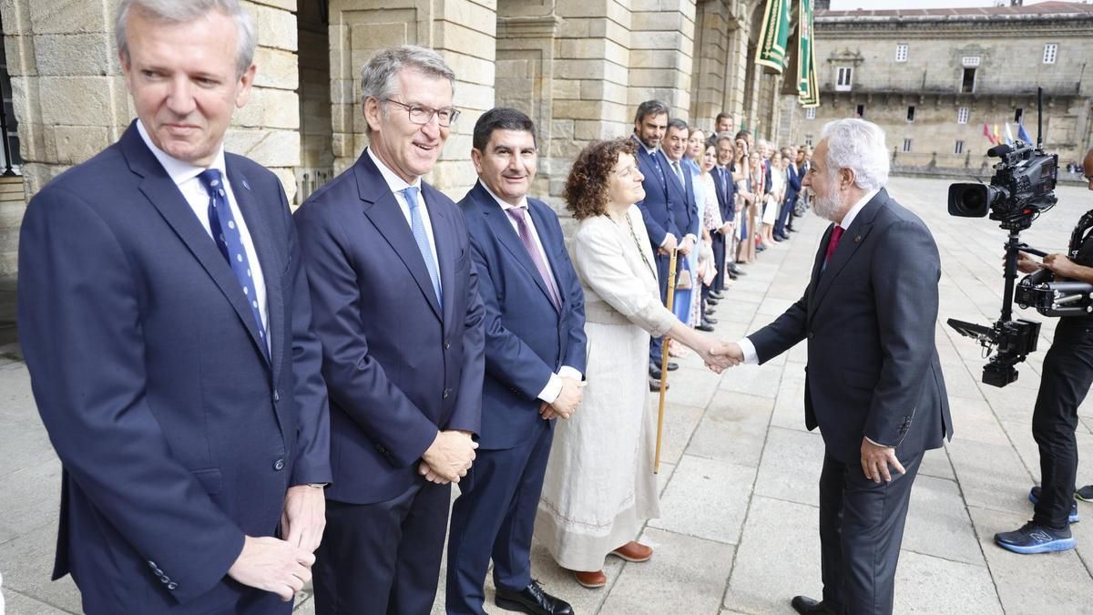 El presidente del Parlamento de Galicia renueva la Ofrenda al Apóstol en Santiago como delegado regio