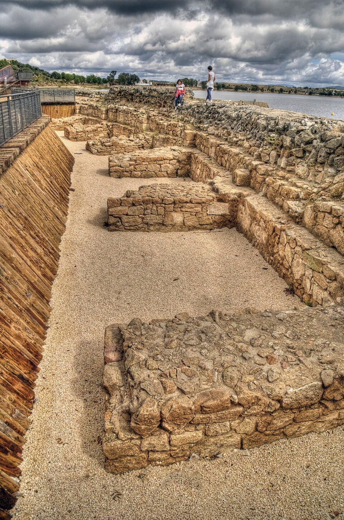 Los restos de la estructura original de la presa romana