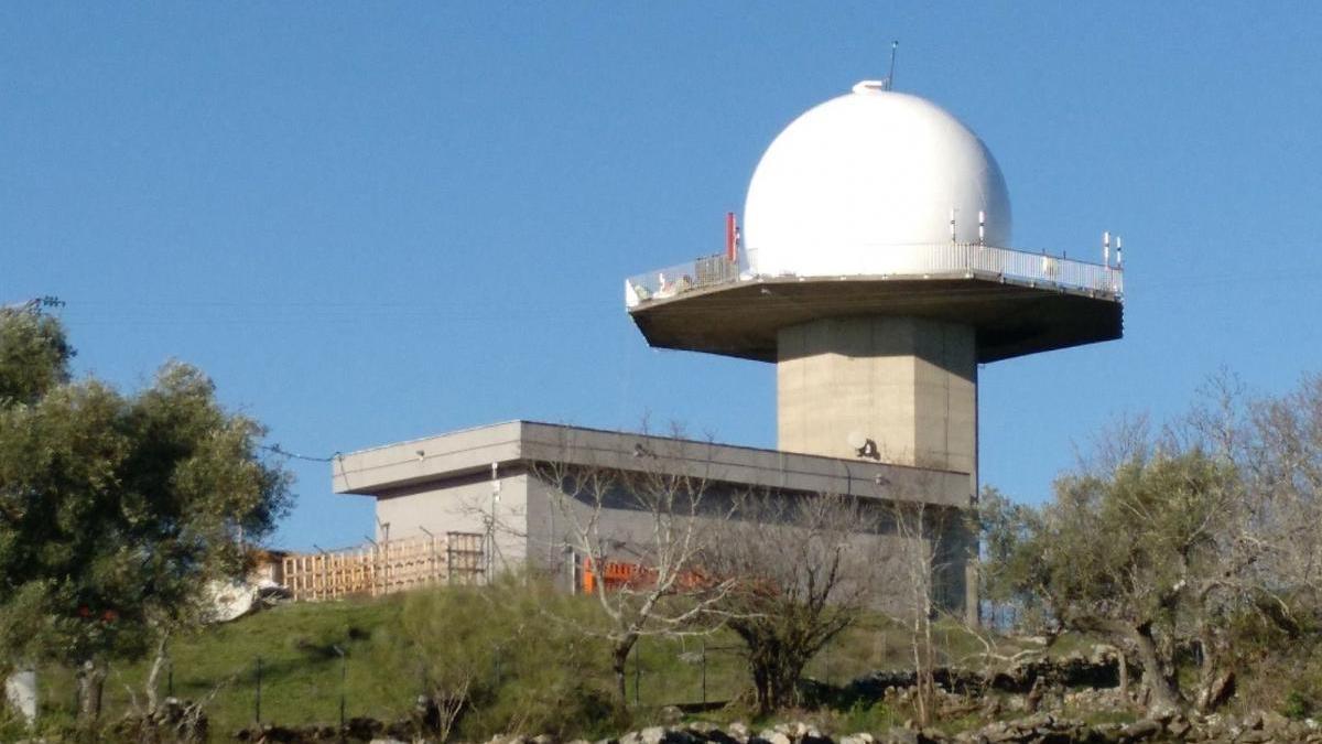 Instalado en Cáceres un radar de tráfico aéreo para los vuelos del suroeste