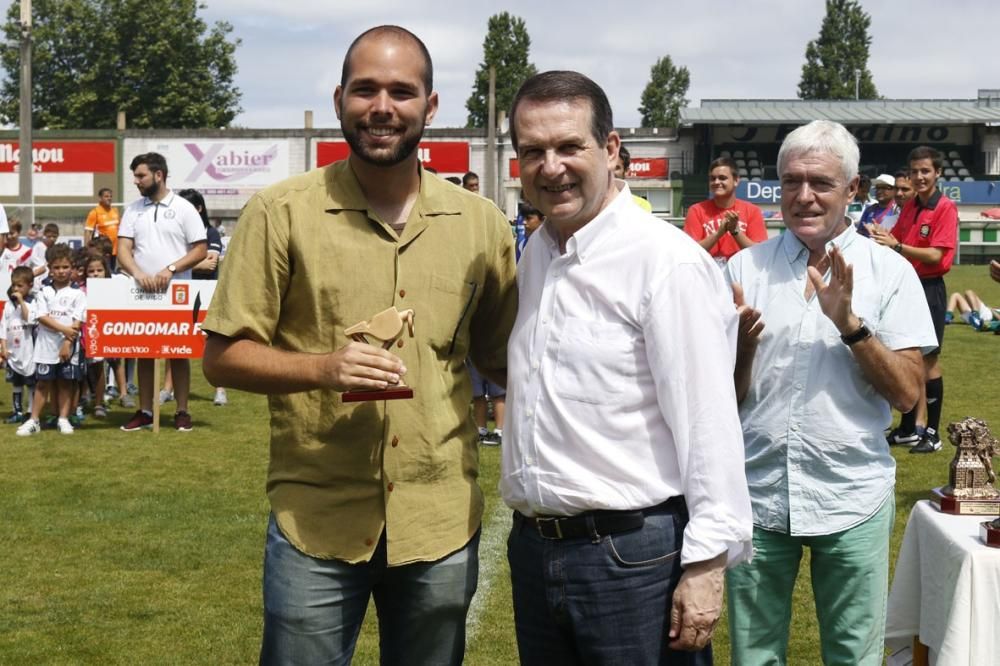 Los campeones de la Vigo Cup recogen sus trofeos