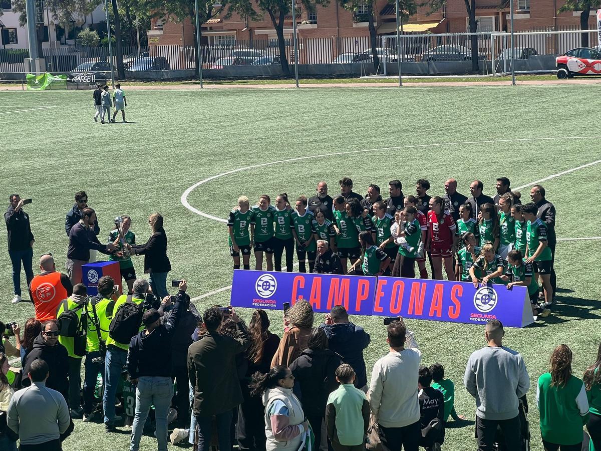 El Sport Extremadura corona una temporada de ensueño con título y ascenso