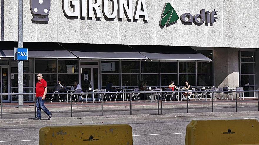 La façana de l&#039;estació de trens convencional de Girona.