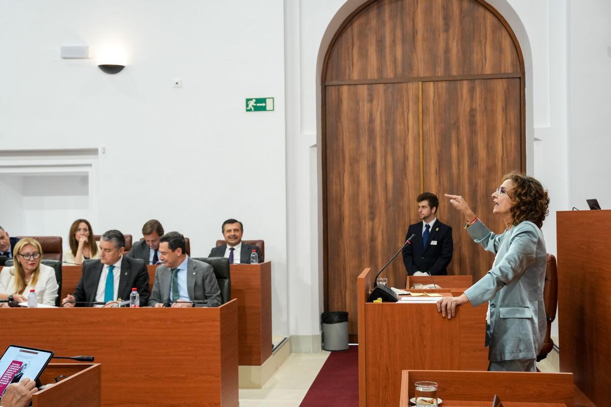 La secretaria general del PSOE-A y portavoz del Grupo Parlamentario socialista, María Jesús Montero, interviene durante la segunda jornada del debate de investidura con las replicas de los portavoces de los cinco grupos parlamentarios. A 30 de junio de 2026 en Sevilla (Andalucía, España). 30 JUNIO 2026 María José López / Europa Press 30/06/2026. Juanma Moreno;Toni Martín;Antonio Repullo;Manuel Gavira;María Jesús Montero;María José López