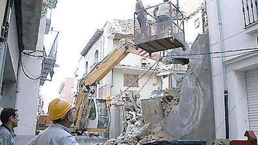 Dos casas deshabitadas se derrumban en Alcalà sin causar heridos