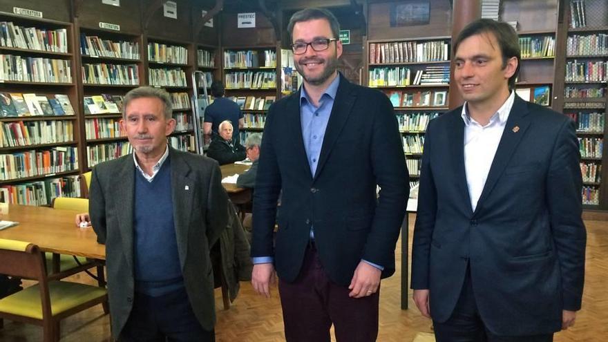 Perelló, Hila y Miralles, ayer en la biblioteca pública de Cort.