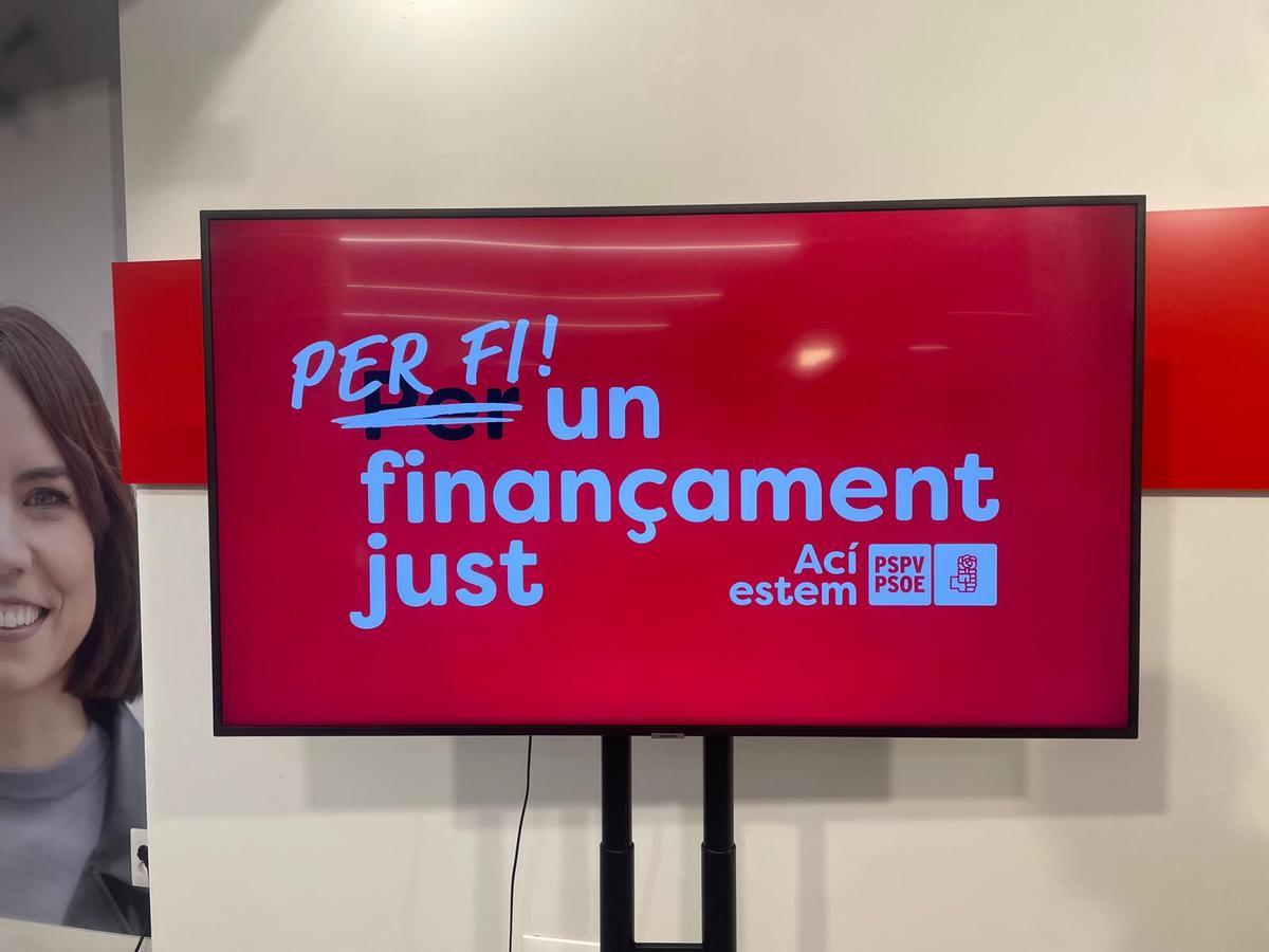 Cartel del PSPV reformulando el nombre de la plataforma 'Per un finançament just'