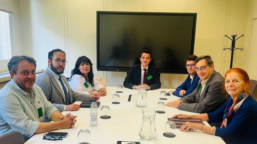 La zamorana Ruth Ruiz (tercera por la izquierda), en la reunión con la secretaria de Estado de Migraciones.