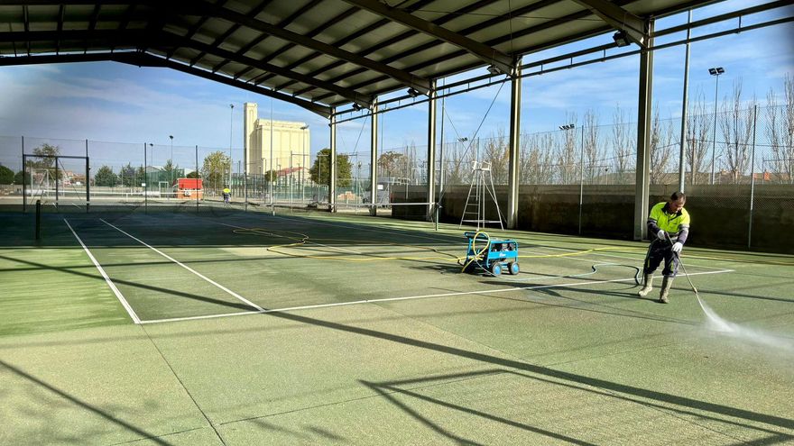 Arranca la mejora de las pistas de tenis de Los Salados en Benavente