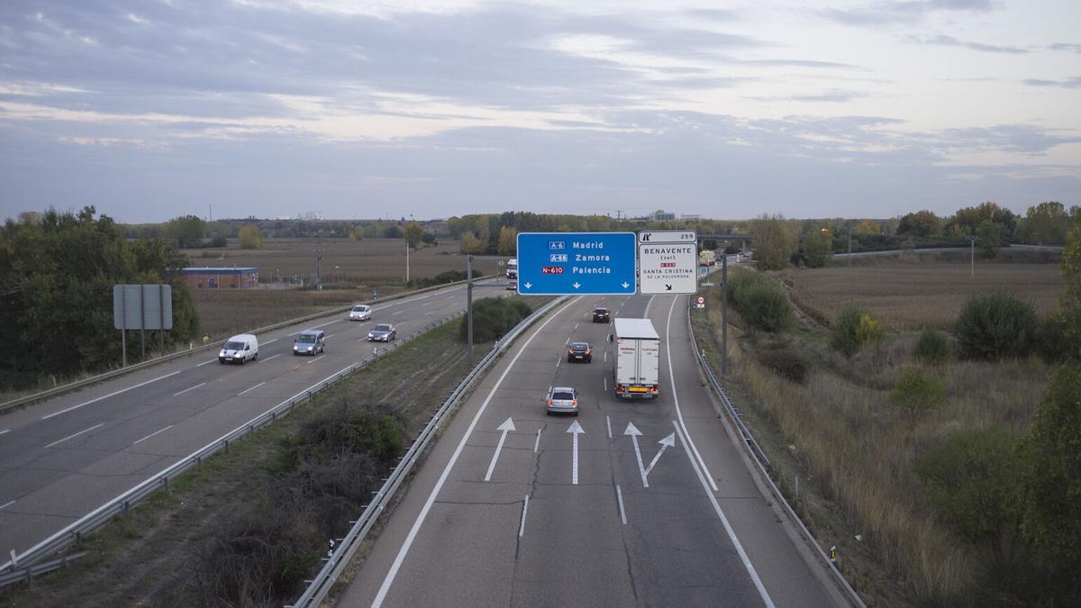Autovía A-6 en sentido Madrid, en el término de Benavente. | J. A. G