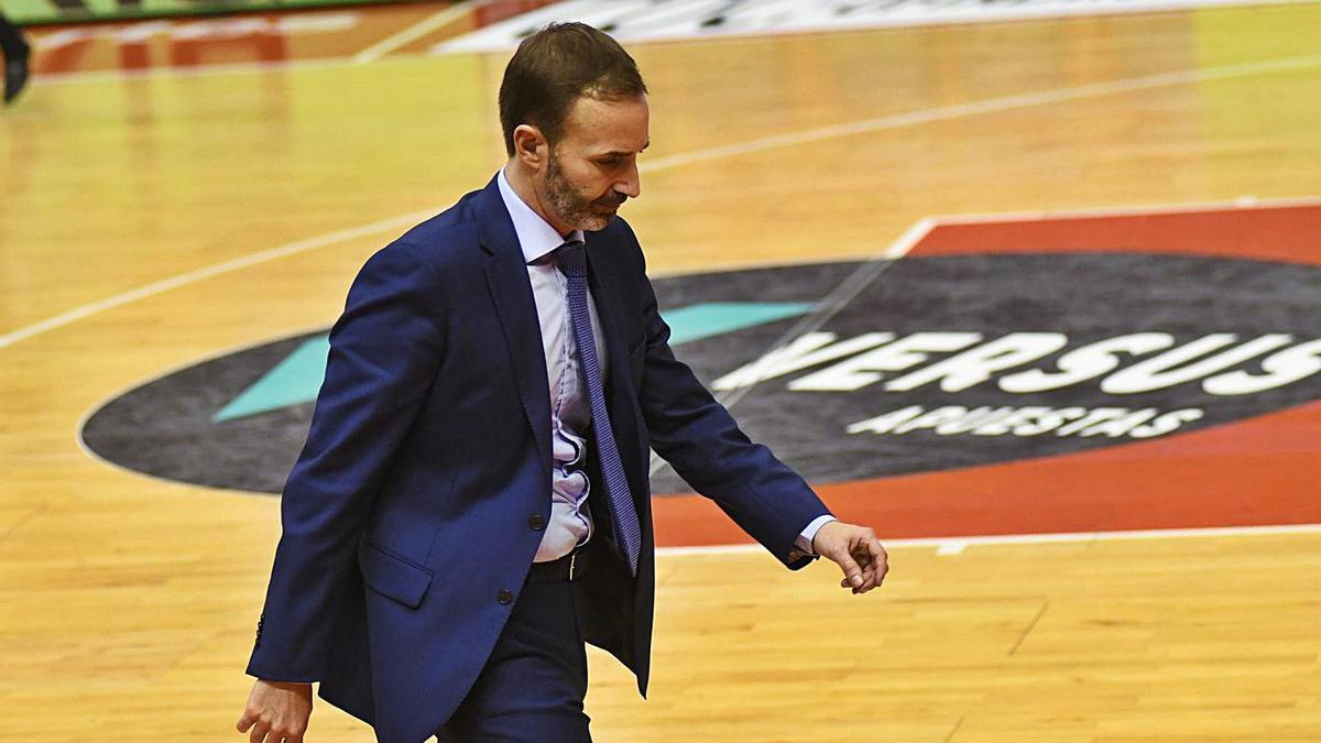 Sito Alonso, entrenador del UCAM Murcia, tras ser expulsado ante el Joventut.