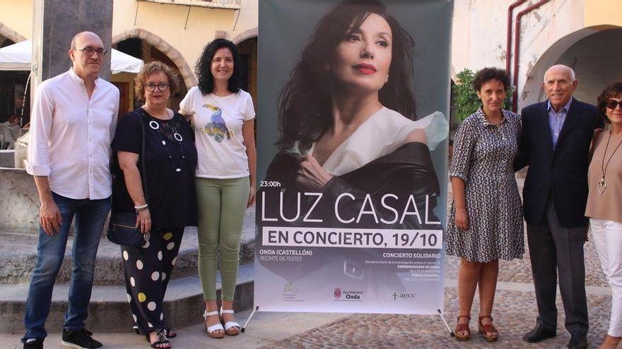 Luz Casal da un concierto solidario contra el cáncer en la Fira d’Onda